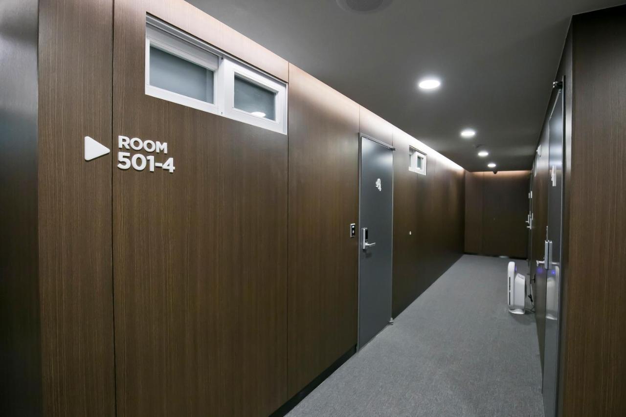 Philstay Myeongdong Station Seoel Buitenkant foto