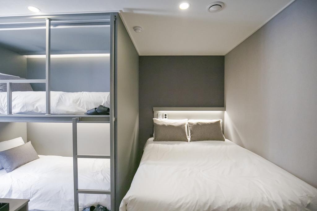 Philstay Myeongdong Station Seoel Buitenkant foto
