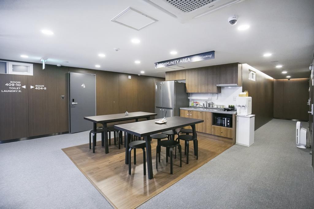Philstay Myeongdong Station Seoel Buitenkant foto