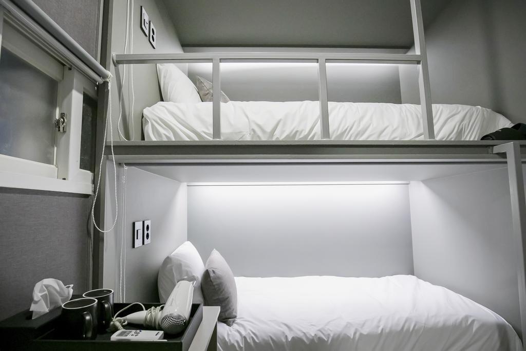 Philstay Myeongdong Station Seoel Buitenkant foto