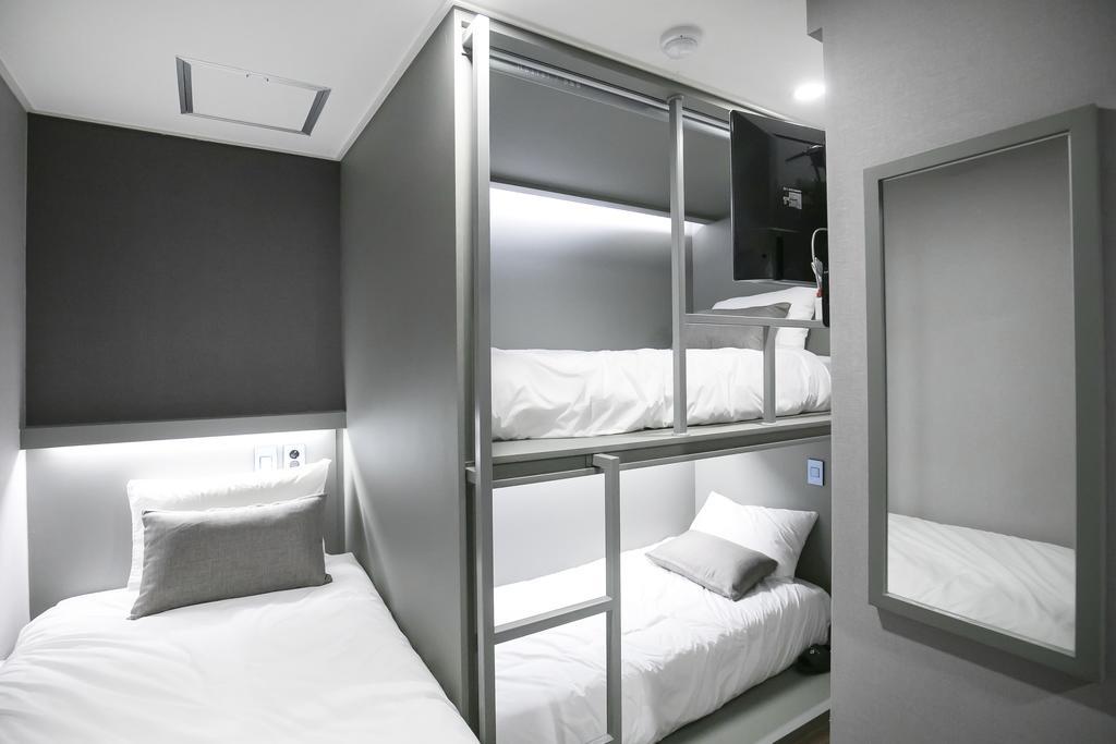 Philstay Myeongdong Station Seoel Buitenkant foto