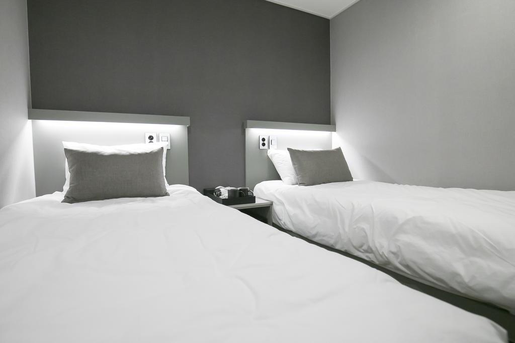 Philstay Myeongdong Station Seoel Buitenkant foto
