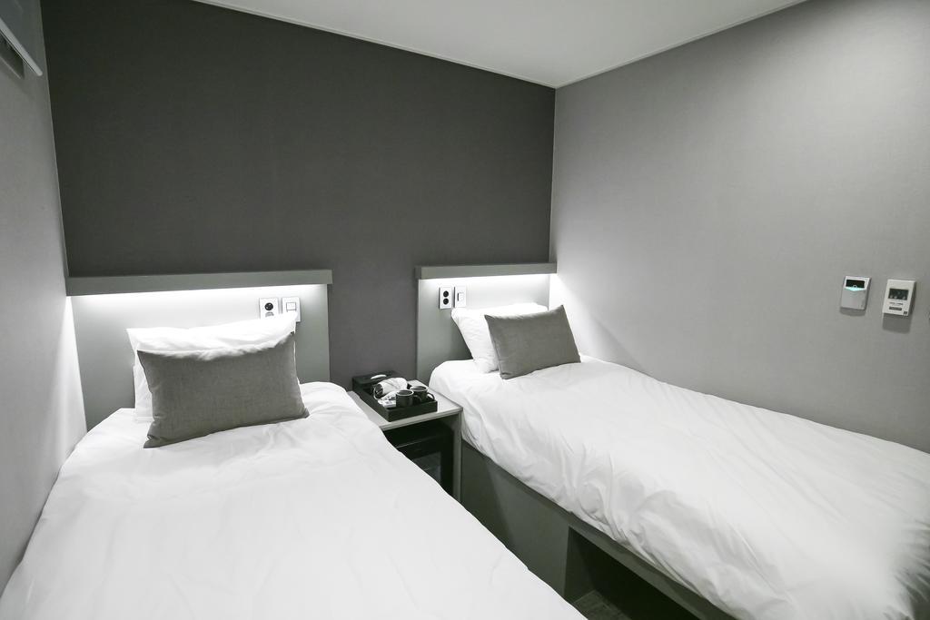 Philstay Myeongdong Station Seoel Buitenkant foto